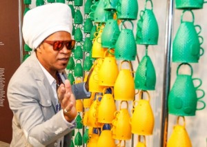 Det nye instrument Caxirola er en badeand sammenlignet med vuvuzela-horn, og det minder også om sådan en. Foto: Roberto Stuckert Filho