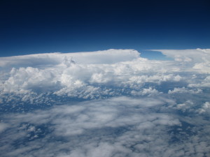 De øverste skyer i billedet er ligger i omkring fem kilometers højde, og de begrænser opvarmningen af Jorden. Foto: Radovan Krejci.